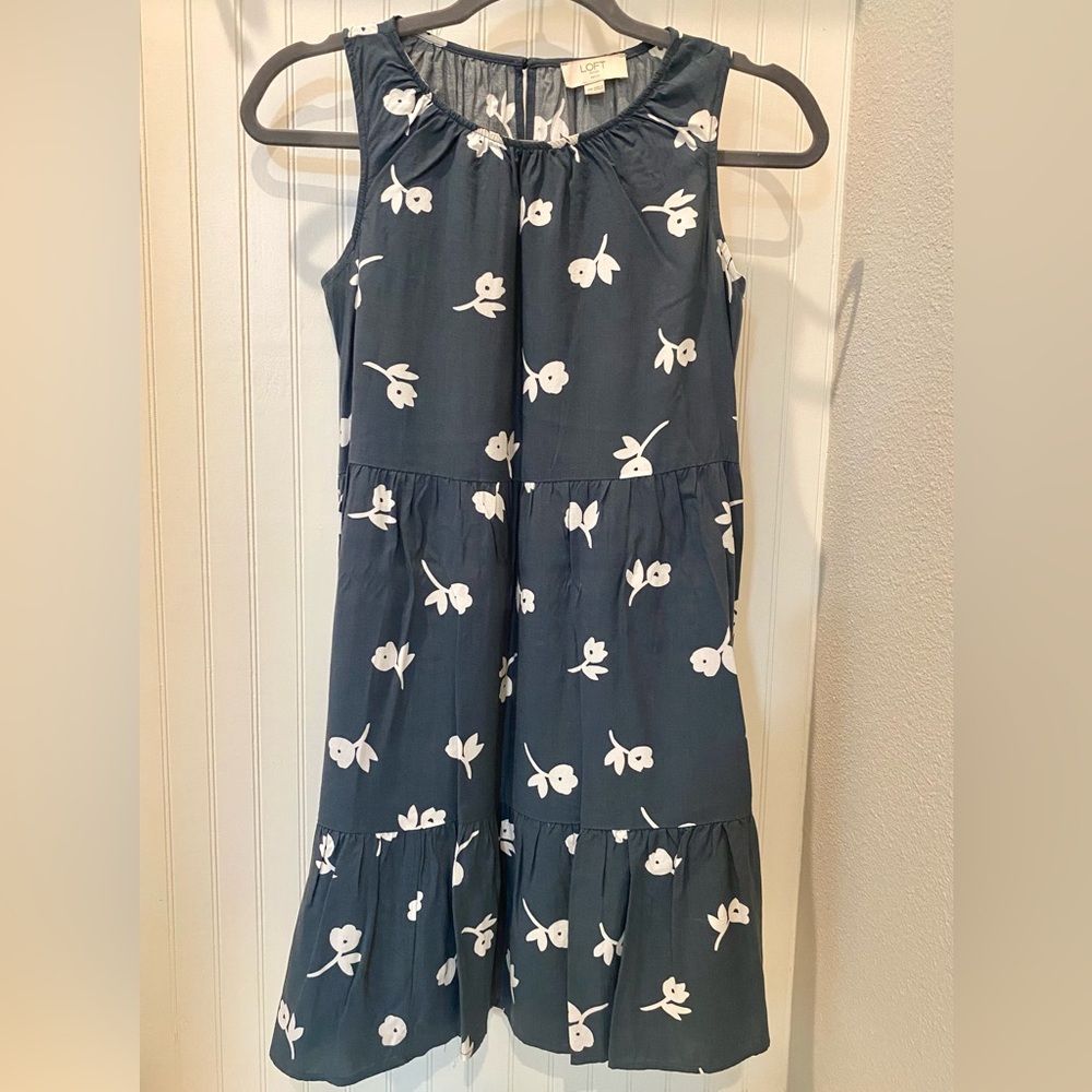 Loft Outlet Petite Flowy Grey /Blue Floral Dress Size XSP Gently Used